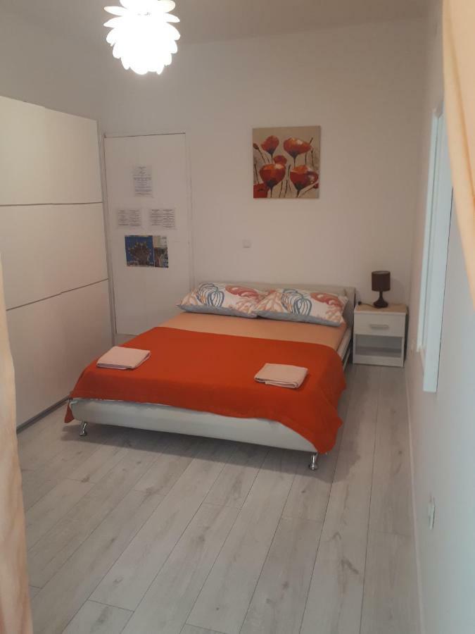 Apartmani Ivana Lopar Exteriör bild